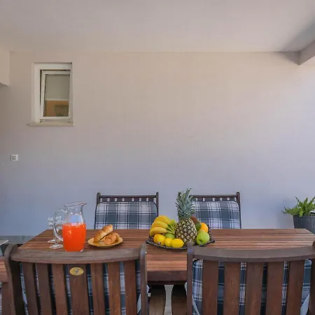 Holiday home Casetta Filip By Interhome Marcana
